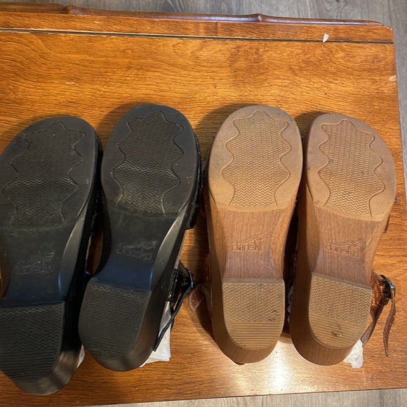 2 for price of 1! Really LOVED & USED 2 pr Patent LEATHER DANSKO clog SANDALS - Picture 6 of 8